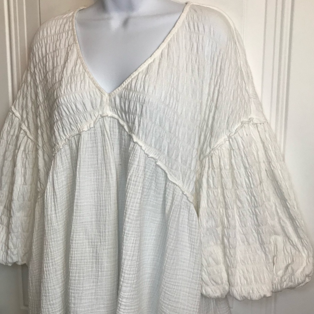 FP We The Free Flower Power White V-Neck Textured Gauze Raw Hem Top size S EUC - Picture 9 of 15